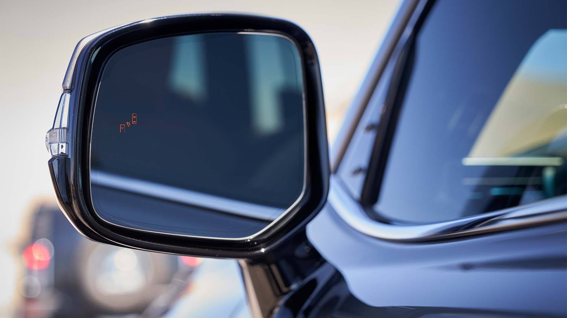 Lexus LX standstill blind spot monitor and wing mirror 
