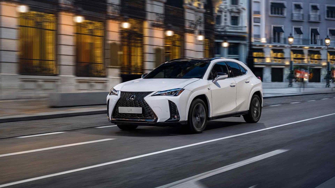 Lexus UX-ის მართვა ქალაქში