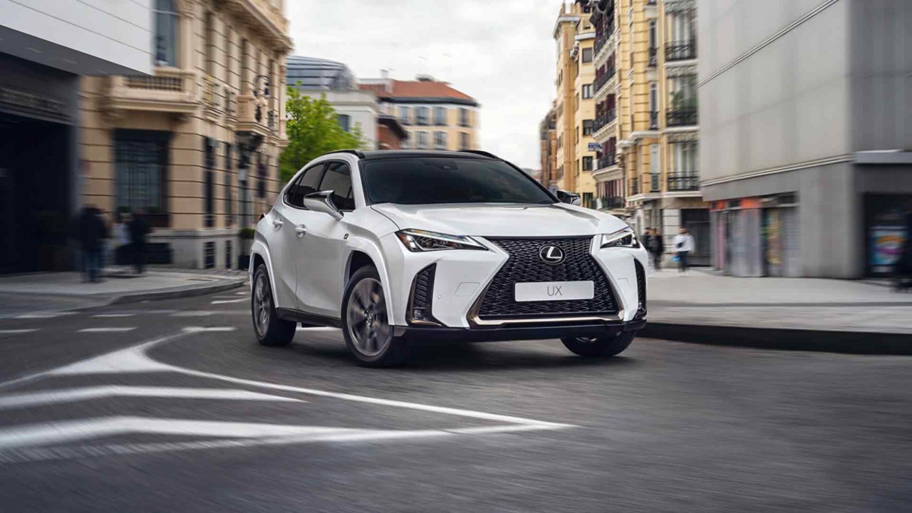 Lexus UX-ის მართვა ქალაქში