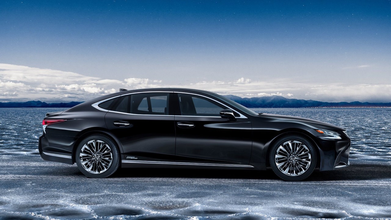 Lexus LS გვერდიდან