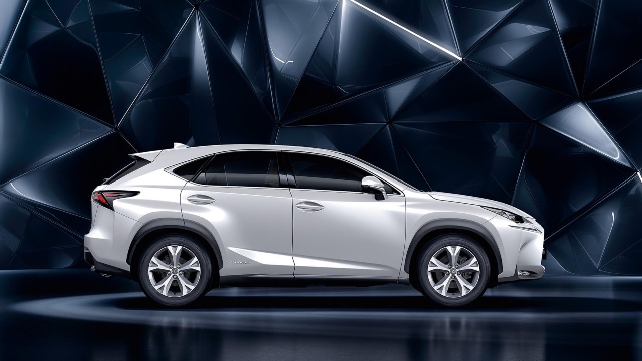 Lexus RX გვერდიდან